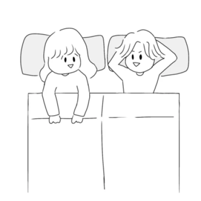 ベッドで会話をするカップル