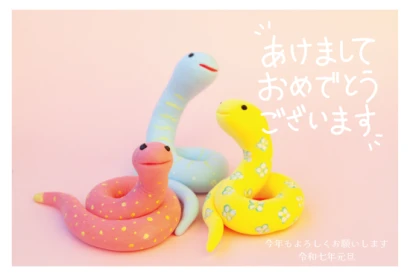 親子風の蛇の写真デザイン年賀状